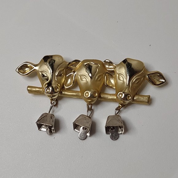 Vintage Gold Tone 3 Cows With Bells Brooch - Picture 1 of 13